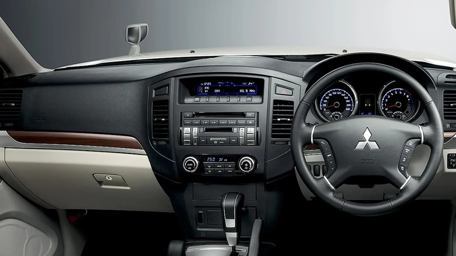 mitsubishi-pajero-38l-03